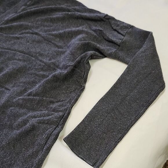 MODA INTERNATIONAL Women's Over-Sized Charcoal Gray VNeck Sweater Fitted Sleeves - Picture 5 of 7